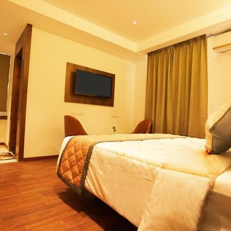 Super Hotel O Nar Comforts Near Ksr Railway Station Бангалор Екстериор снимка
